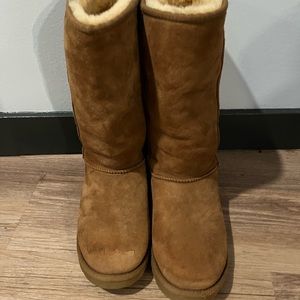 UGG tall boots size 8 caramel